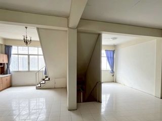 Аренда и продажа торговое помещение в Пращет, Бангкок