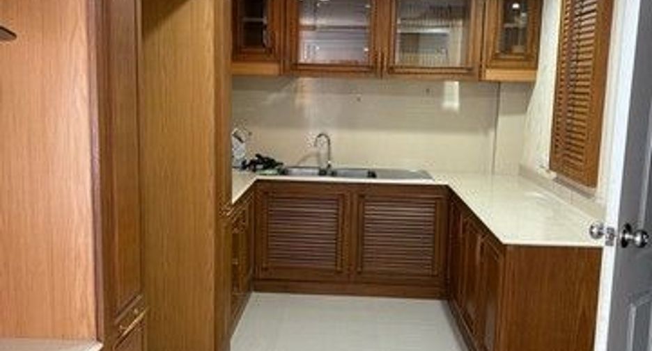 Haus zur Miete mit 3 Zimmer in Phasi Charoen, Bangkok