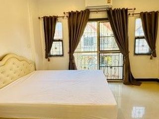 For rent 3 bedrooms townhouse in Bang Bua Thong, Nonthaburi
