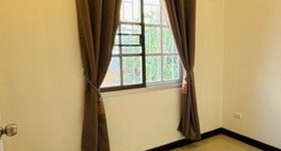 For rent 3 bedrooms townhouse in Bang Bua Thong, Nonthaburi