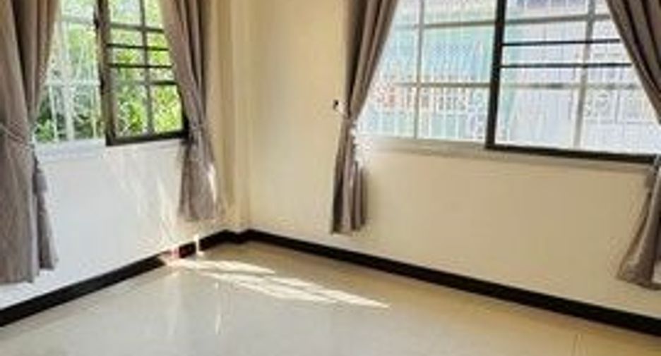 For rent 3 bedrooms townhouse in Bang Bua Thong, Nonthaburi