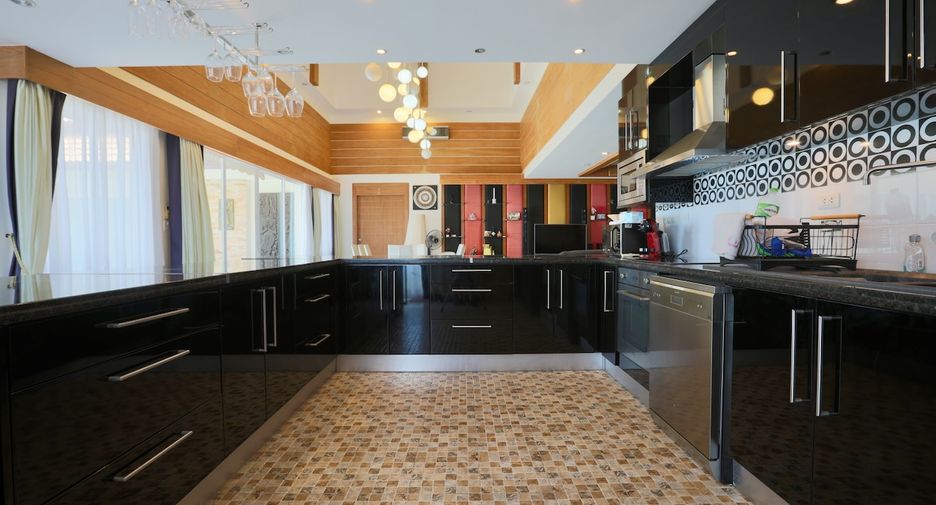À vendre 5 chambres condo à Pratumnak, Pattaya