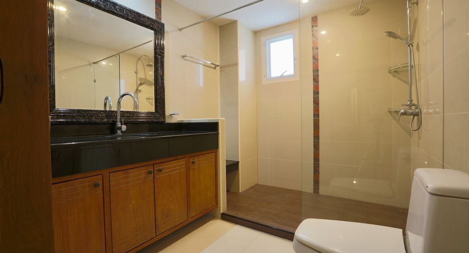 À vendre 5 chambres condo à Pratumnak, Pattaya