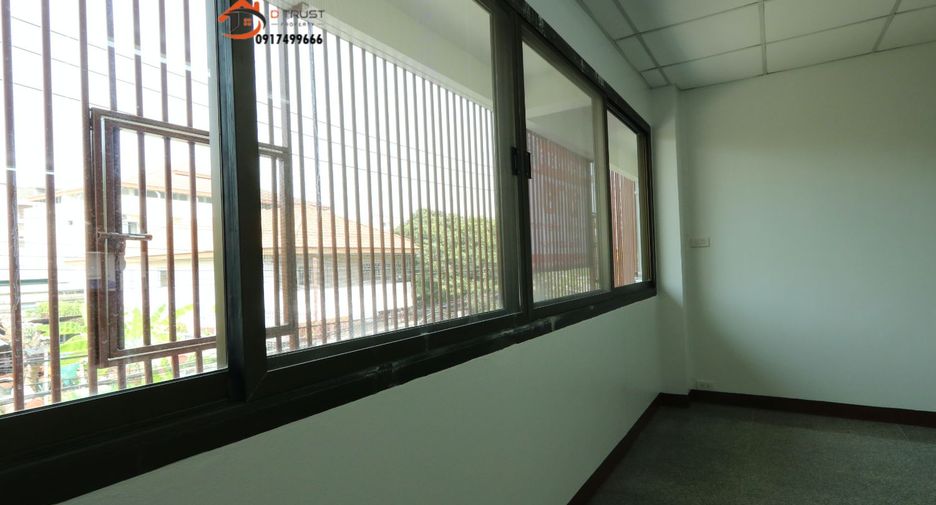 Haus zum Kauf mit 3 Zimmer in Phra Khanong, Bangkok