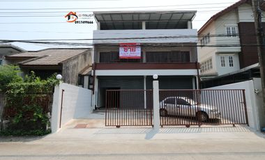 Haus zum Kauf mit 3 Zimmer in Phra Khanong, Bangkok