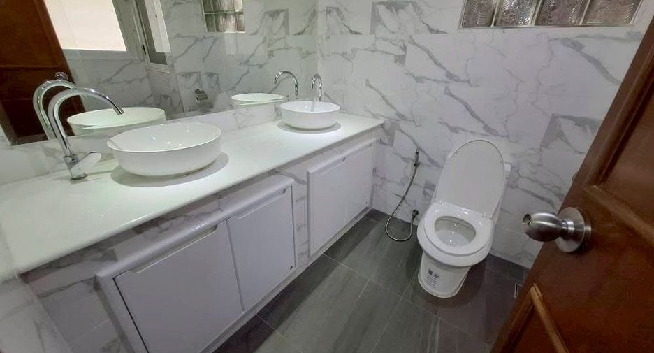 Аренда 2 спальни кондо в Щаттхана, Бангкок