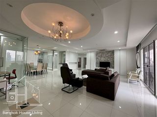 For rent 3 bedrooms condo in Watthana, Bangkok