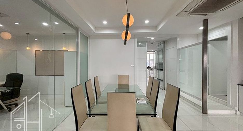 For rent 3 bedrooms condo in Watthana, Bangkok