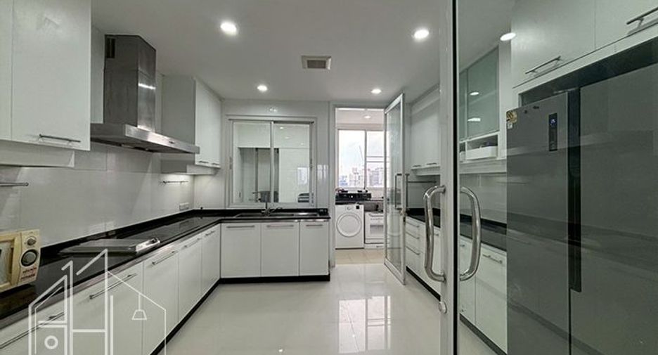 For rent 3 bedrooms condo in Watthana, Bangkok