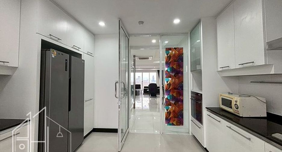 For rent 3 bedrooms condo in Watthana, Bangkok