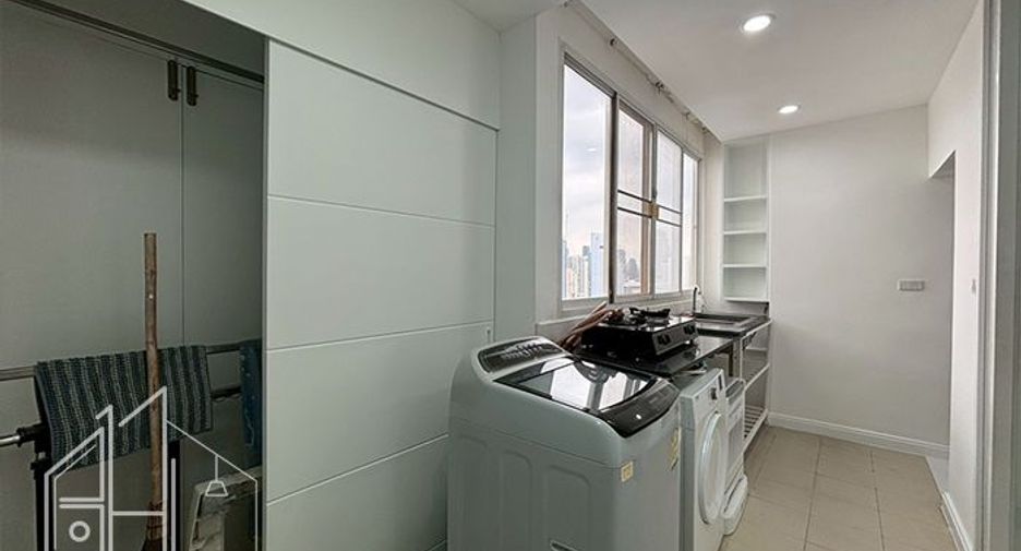For rent 3 bedrooms condo in Watthana, Bangkok