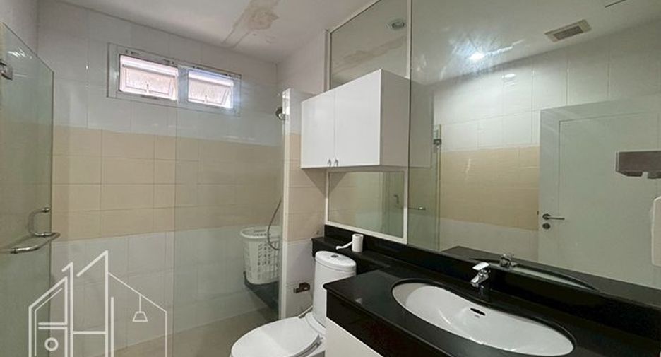 For rent 3 bedrooms condo in Watthana, Bangkok