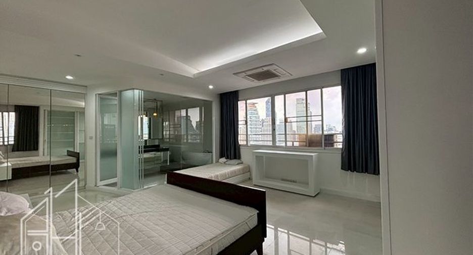 For rent 3 bedrooms condo in Watthana, Bangkok
