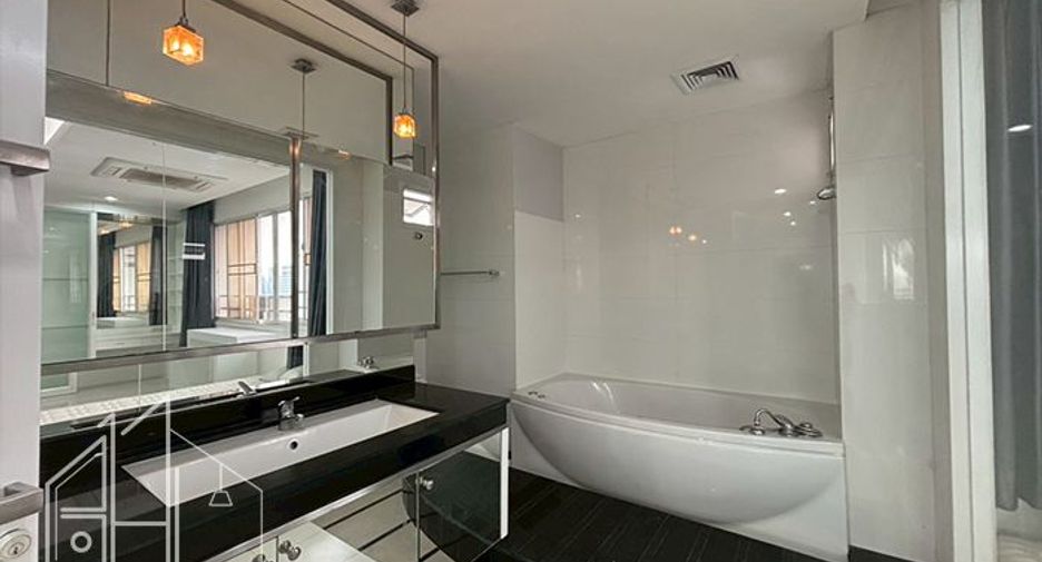 For rent 3 bedrooms condo in Watthana, Bangkok