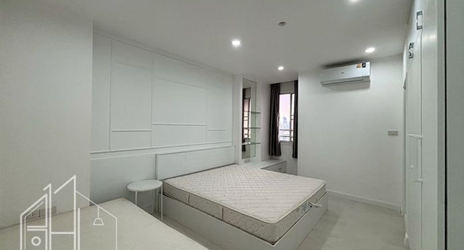 For rent 3 bedrooms condo in Watthana, Bangkok