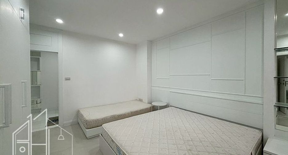 For rent 3 bedrooms condo in Watthana, Bangkok