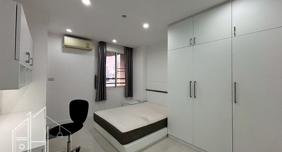 For rent 3 bedrooms condo in Watthana, Bangkok