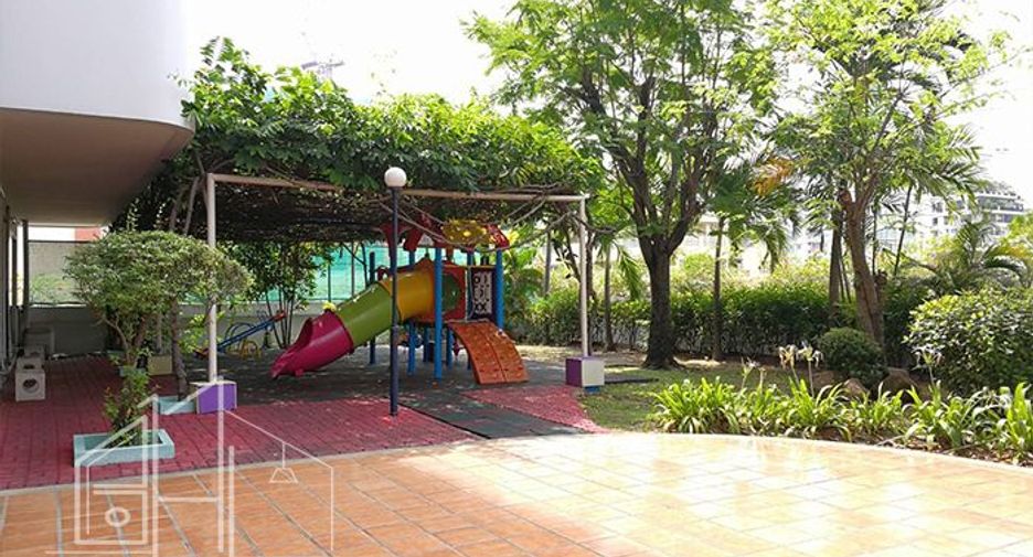 For rent 3 bedrooms condo in Watthana, Bangkok
