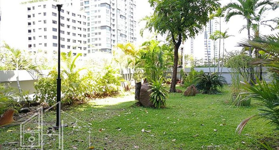 For rent 3 bedrooms condo in Watthana, Bangkok
