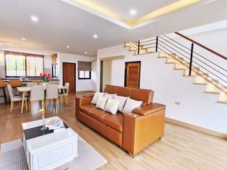 À vendre 3 chambres maison de ville à Bang Saray, Pattaya