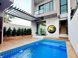À vendre 3 chambres maison de ville à Bang Saray, Pattaya