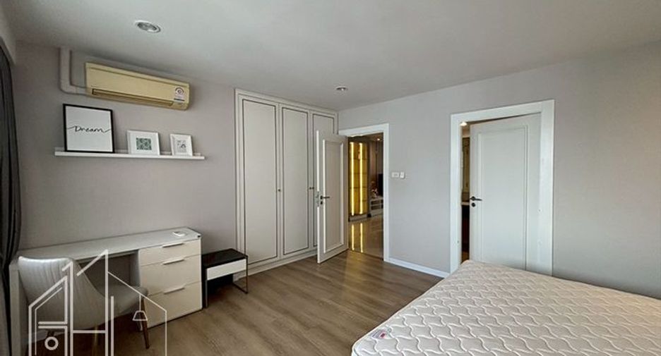 For rent 4 bedrooms condo in Watthana, Bangkok