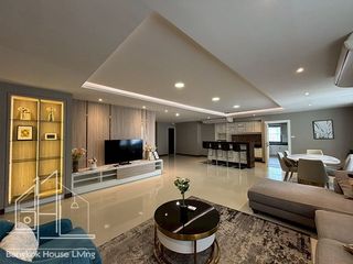For rent 4 bedrooms condo in Watthana, Bangkok