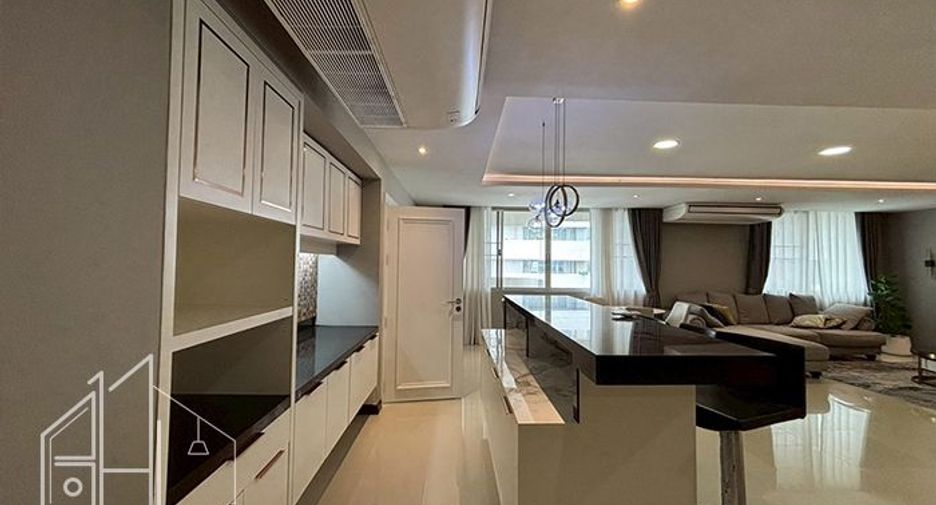 For rent 4 bedrooms condo in Watthana, Bangkok