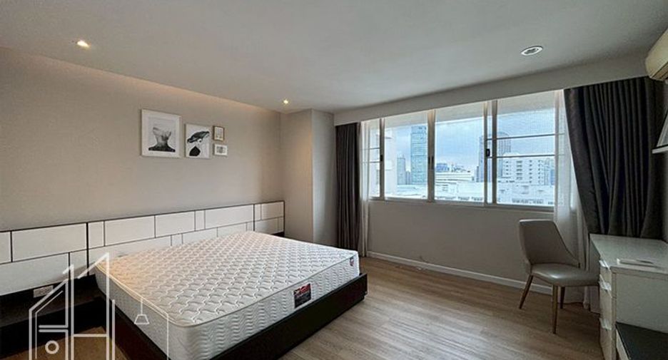 For rent 4 bedrooms condo in Watthana, Bangkok