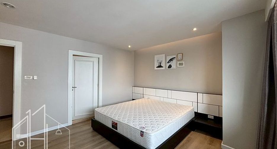 For rent 4 bedrooms condo in Watthana, Bangkok