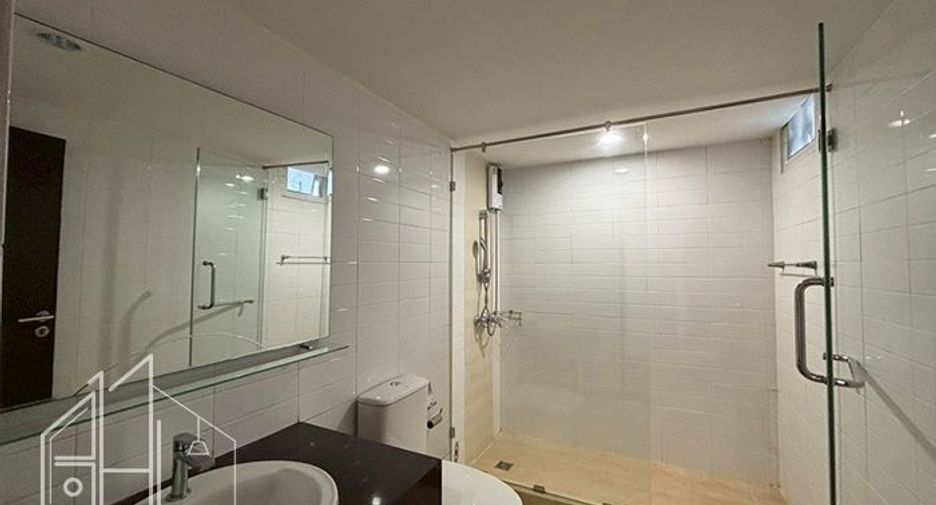 For rent 4 bedrooms condo in Watthana, Bangkok