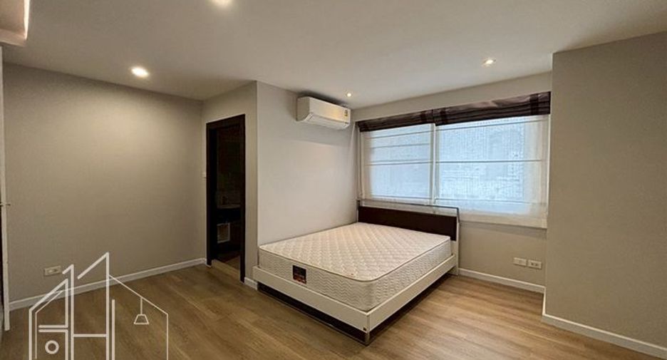 For rent 4 bedrooms condo in Watthana, Bangkok