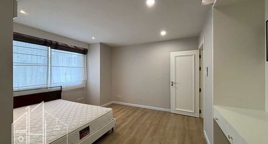 For rent 4 bedrooms condo in Watthana, Bangkok