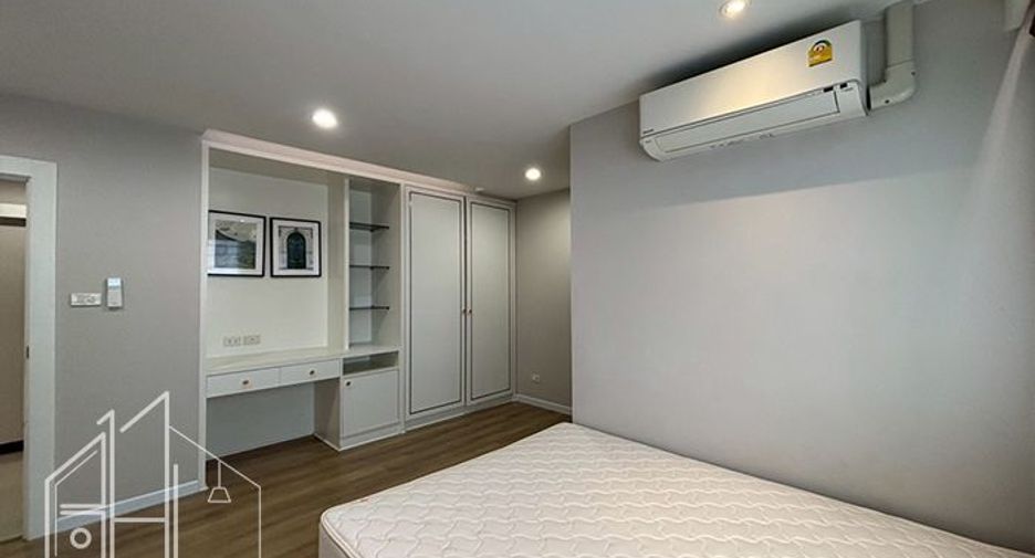 For rent 4 bedrooms condo in Watthana, Bangkok