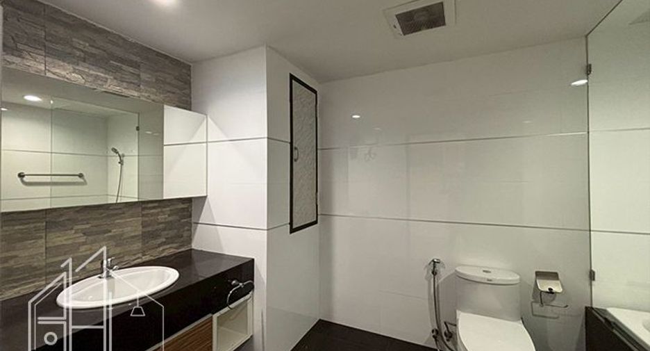 For rent 4 bedrooms condo in Watthana, Bangkok