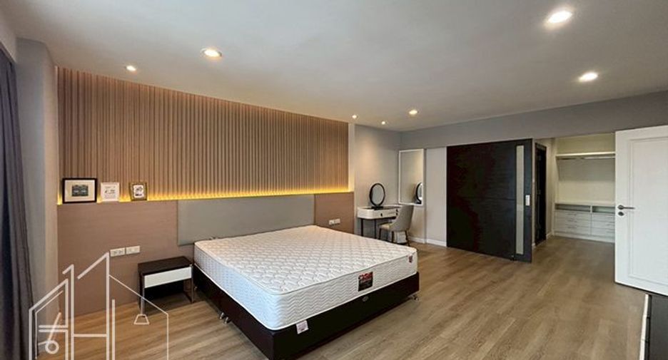 For rent 4 bedrooms condo in Watthana, Bangkok