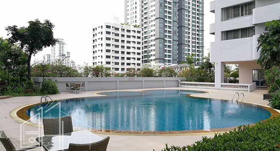 For rent 4 bedrooms condo in Watthana, Bangkok