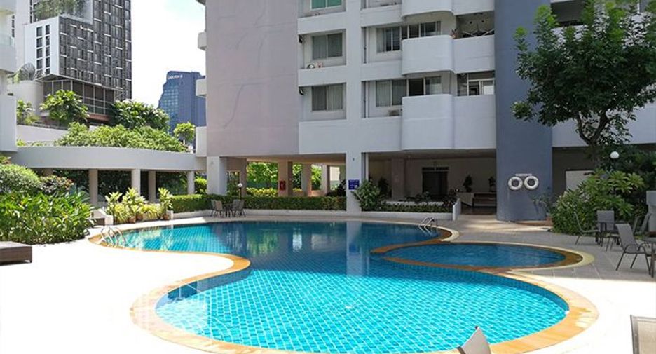 For rent 4 bedrooms condo in Watthana, Bangkok