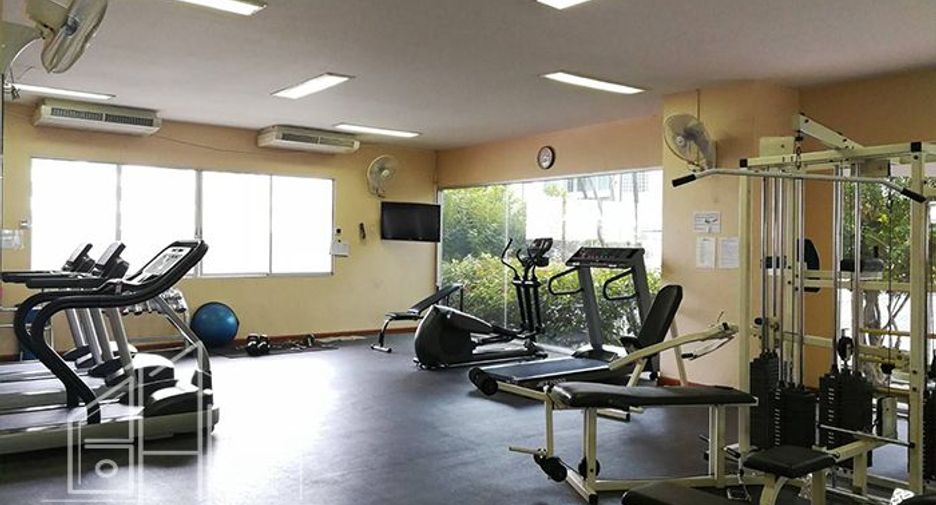 For rent 4 bedrooms condo in Watthana, Bangkok