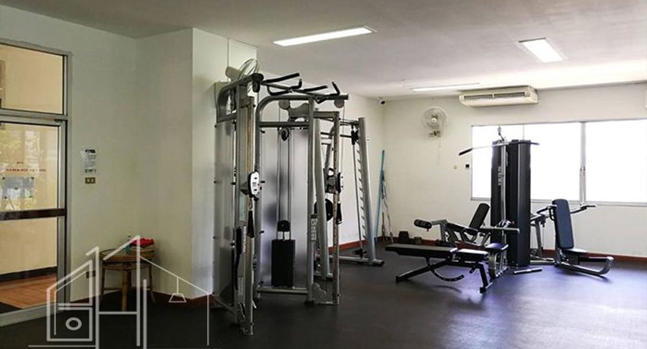 For rent 4 bedrooms condo in Watthana, Bangkok