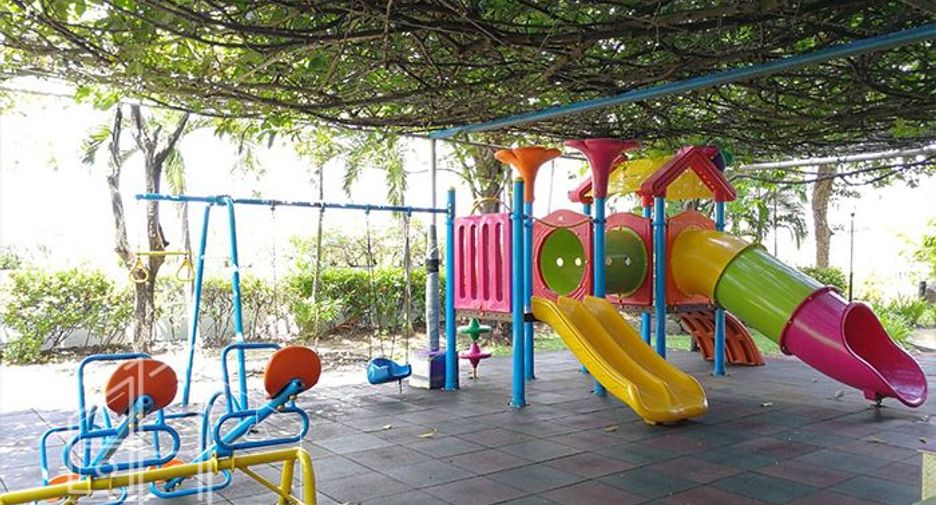 For rent 4 bedrooms condo in Watthana, Bangkok