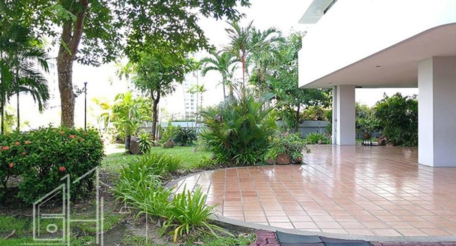 For rent 4 bedrooms condo in Watthana, Bangkok