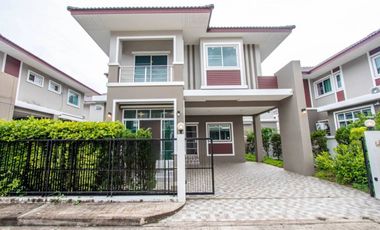 For sale 4 bedrooms house in San Kamphaeng, Chiang Mai