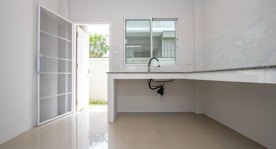 For sale 4 bedrooms house in San Kamphaeng, Chiang Mai