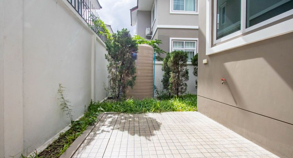 For sale 4 bedrooms house in San Kamphaeng, Chiang Mai