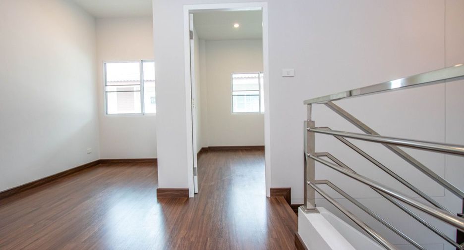 For sale 4 bedrooms house in San Kamphaeng, Chiang Mai