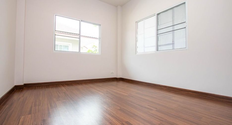 For sale 4 bedrooms house in San Kamphaeng, Chiang Mai