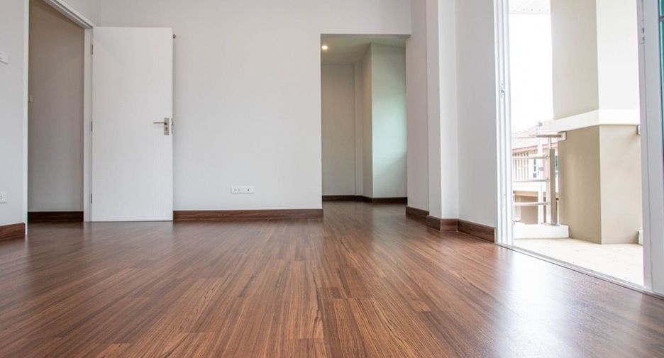 For sale 4 bedrooms house in San Kamphaeng, Chiang Mai