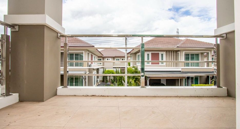 For sale 4 bedrooms house in San Kamphaeng, Chiang Mai