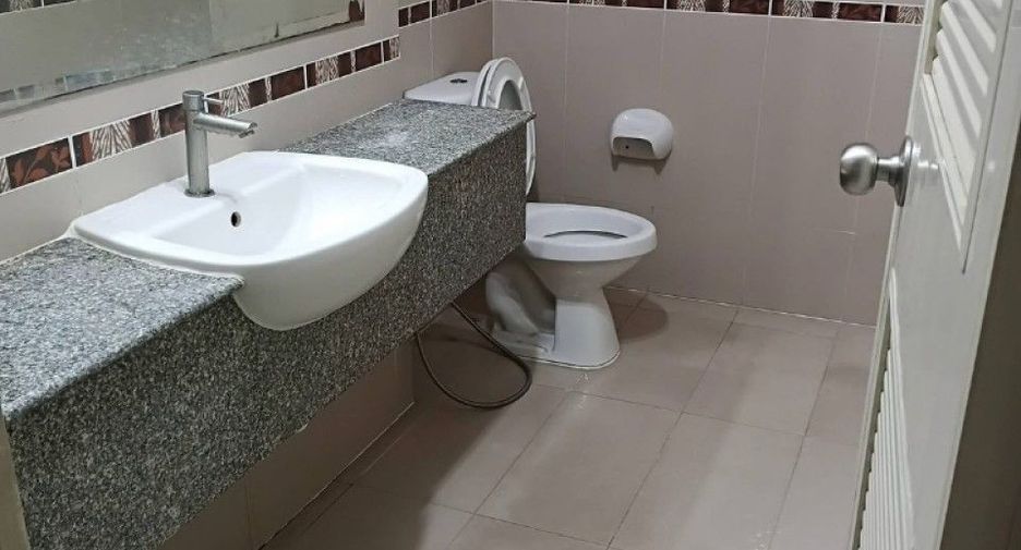 Reihenhaus zum Kauf mit 4 Zimmer in Phasi Charoen, Bangkok